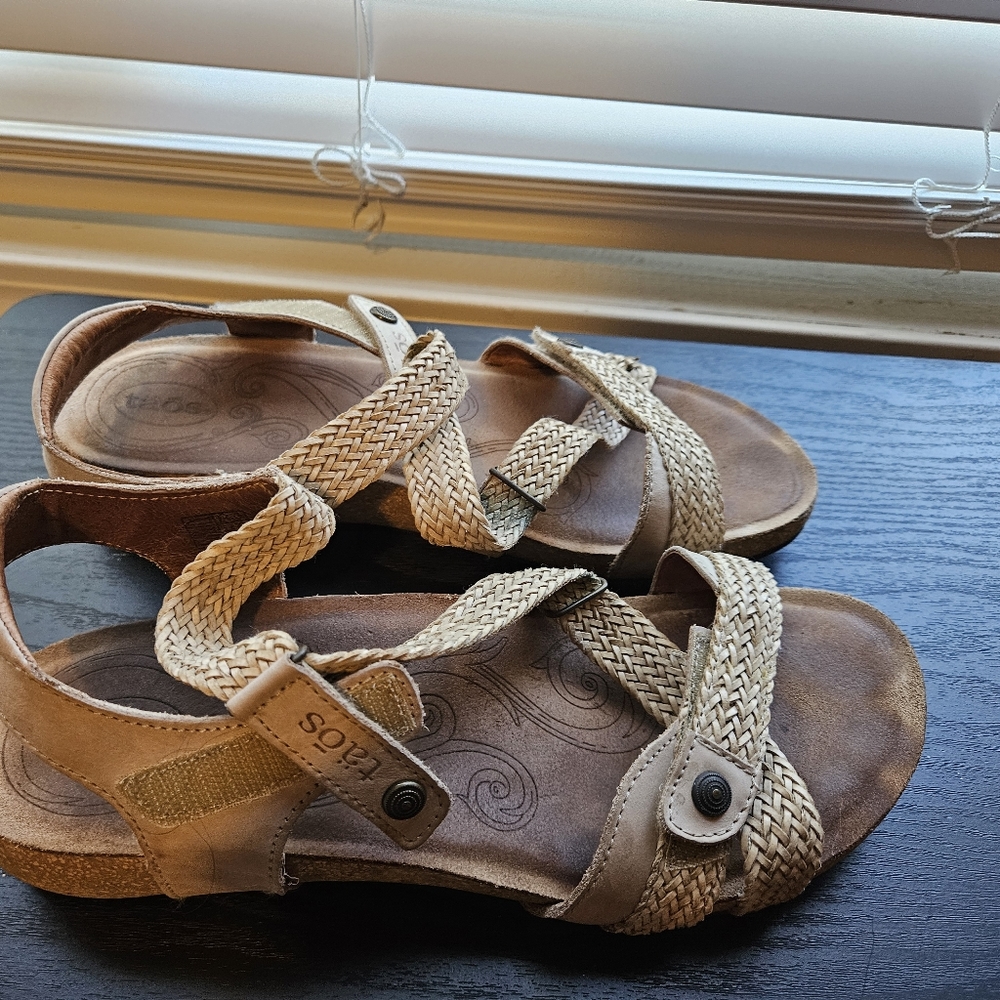 Taos trulie sandal